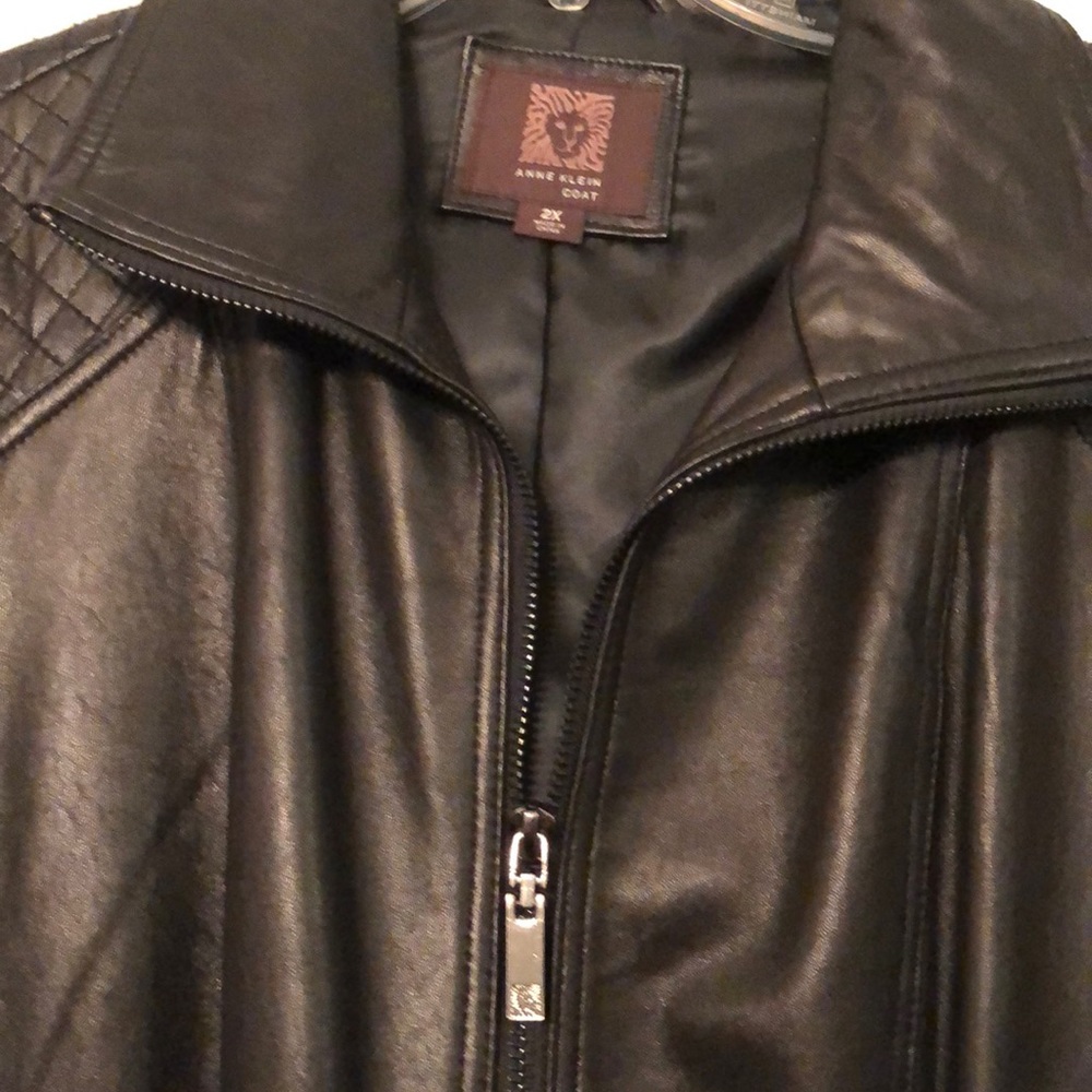 Leather jacket - Picture 2 of 5